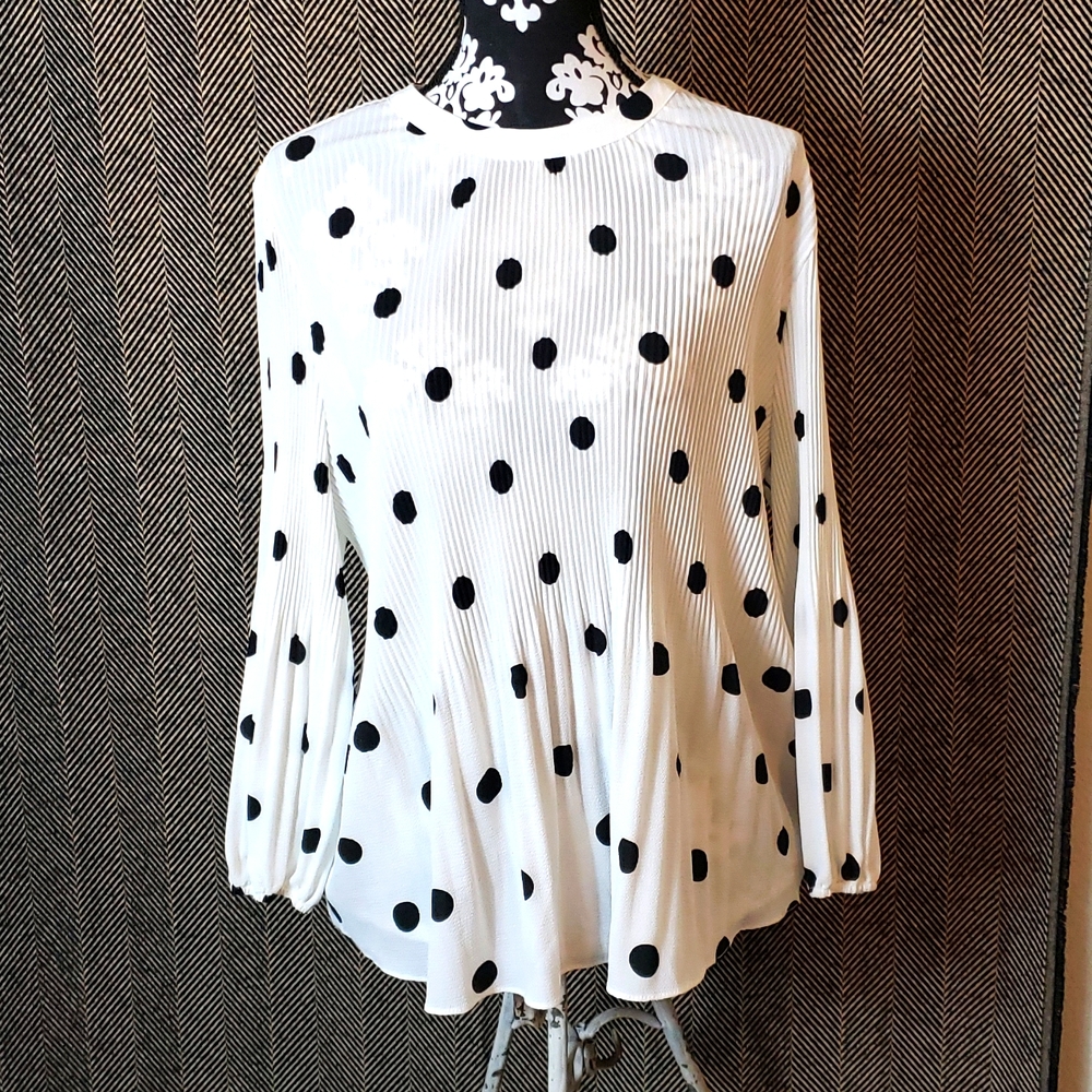 NWOT Adrianna Papell black and white pleated blouse with gathered bell sleeves-